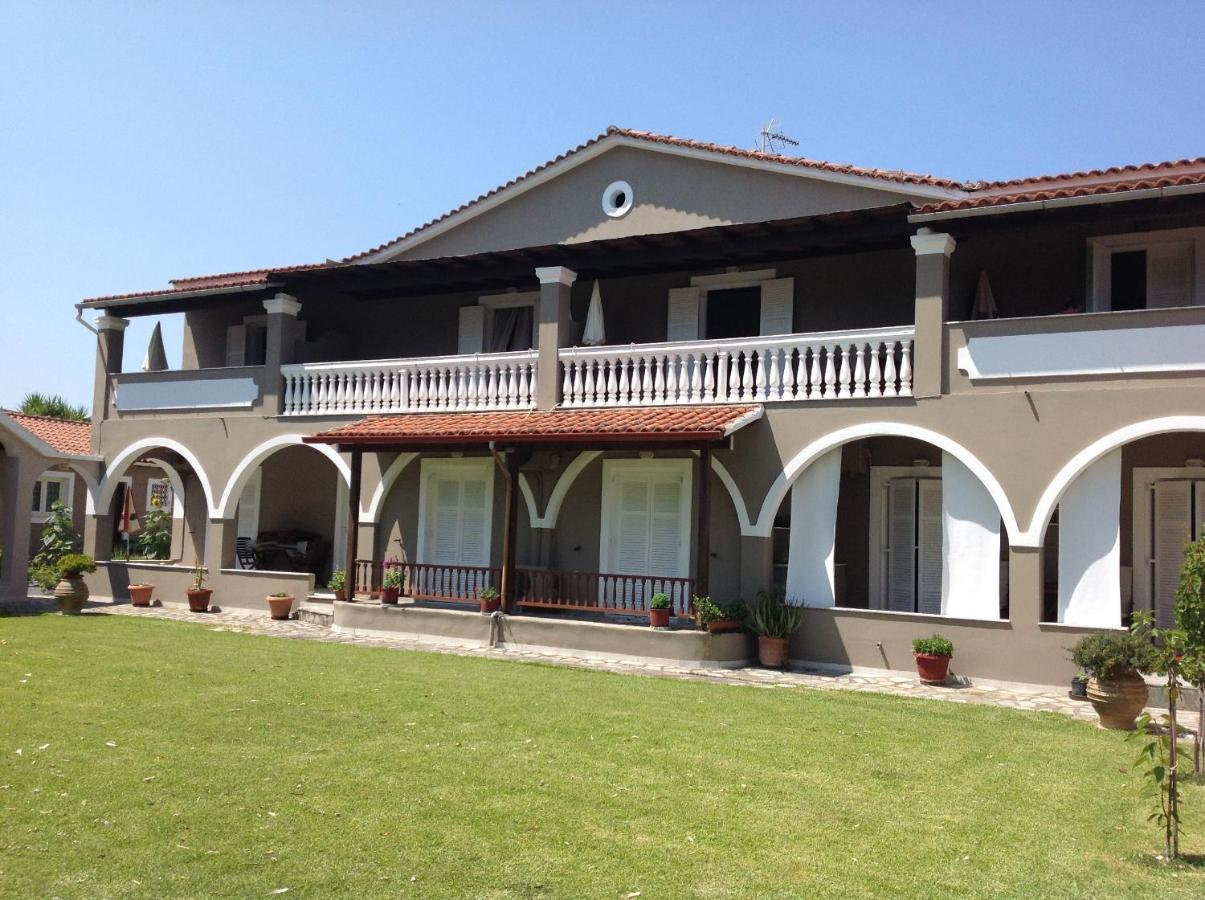 Babis Apartments & Studios Iremia 아카라비 외부 사진