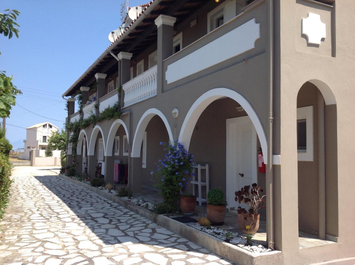 Babis Apartments & Studios Iremia 아카라비 외부 사진