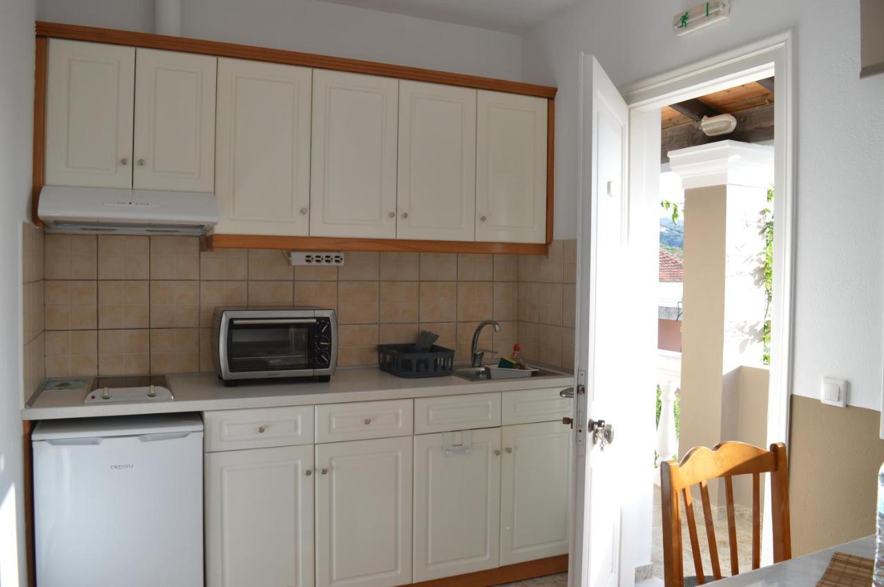 Babis Apartments & Studios Iremia 아카라비 외부 사진